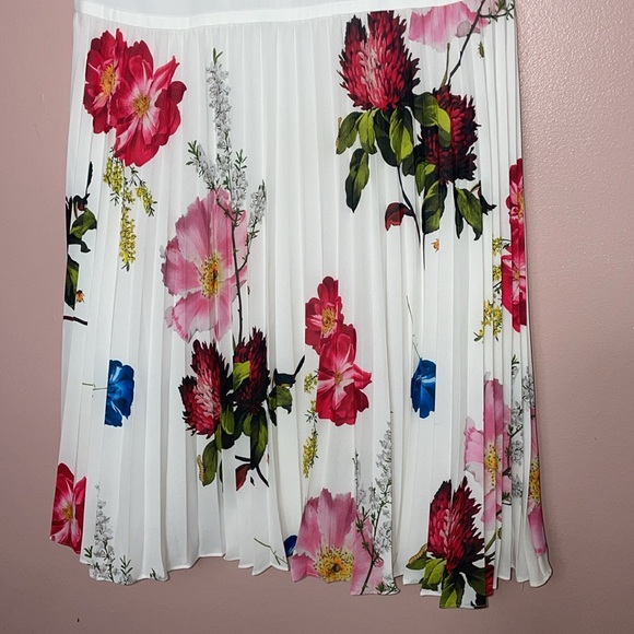 Ted Baker London Rommana Pleated Floral Dress 4 - Picture 2 of 9